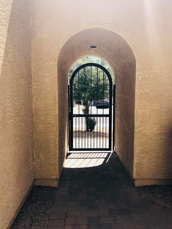 kelly entry gate