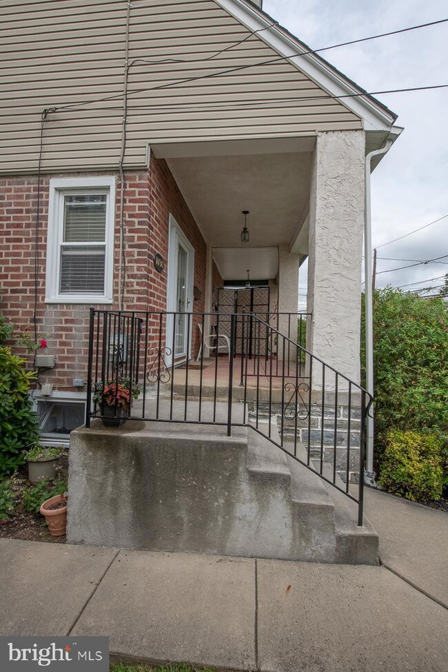 1136 Wilson Dr, Havertown, PA 19083 - photo 3