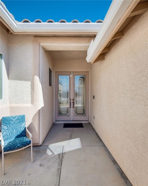 COURTYARD TO ENJOY