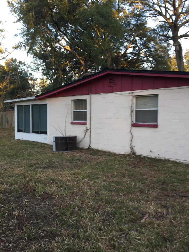 6848 Alcona Ct, Jacksonville, FL 32244 - photo 4