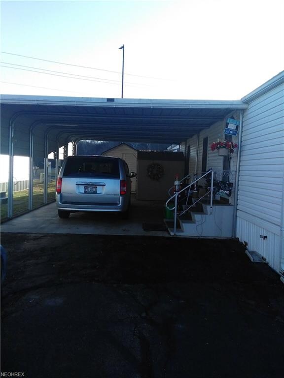 777 1/2 S 2nd St unit 30, Coshocton, OH 43812 - photo 5