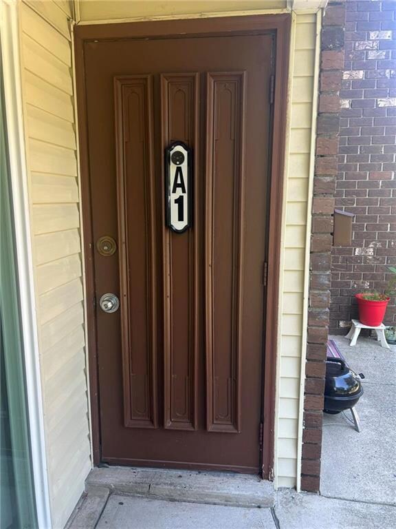 1554 Creekside Rd, Whitehall, PA 18052 - photo 2