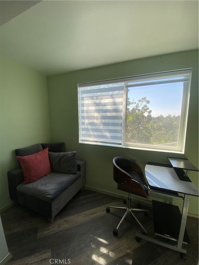 Sitting area w/ workspace