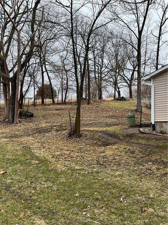 1115 1st St N, Newton, IA 50208 - photo 3