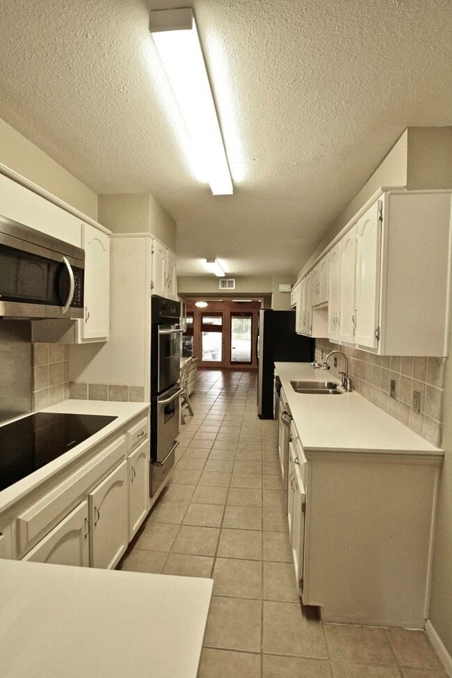 3207 Sycamore Ave, Bay City, TX 77414 - photo 4