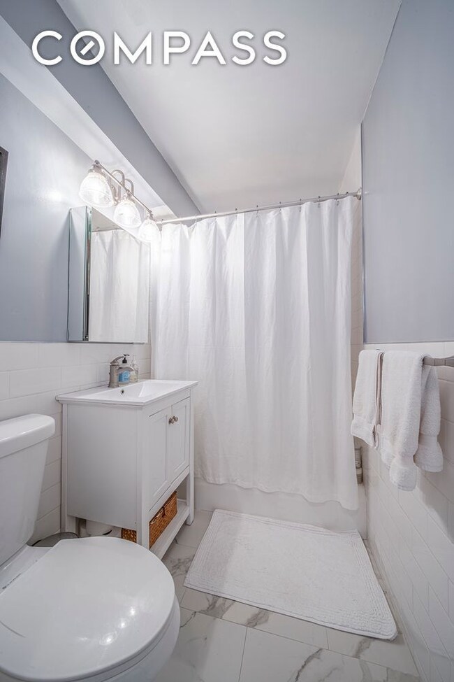 Chelsea Seventh Condominium unit 5X, New York, NY 10011 - photo 3