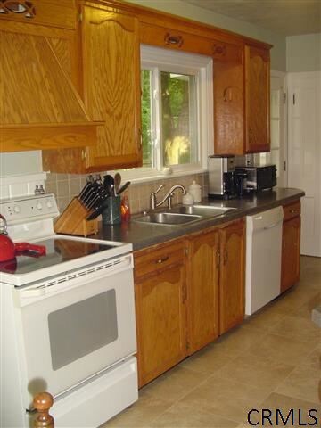 33 Knickerbocker Rd, Schenectady, NY 12302 - photo 7