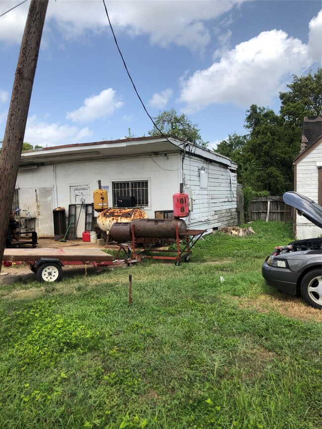 4111 & 4113 Crane St unit 2, Houston, TX 77026 - photo 3