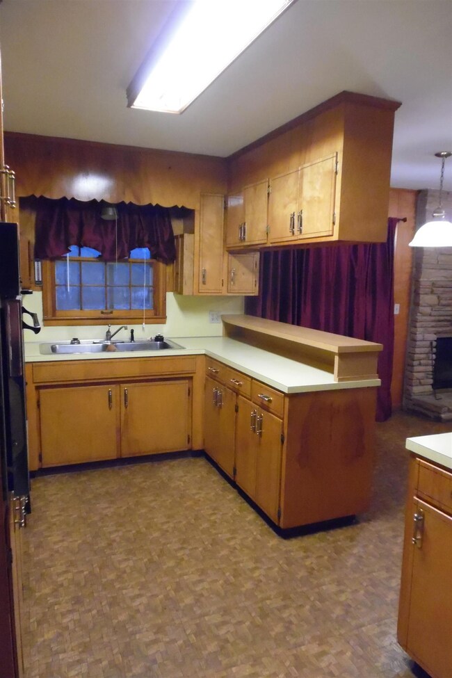 704 Lowry St, Manchester, TN 37355 - photo 7