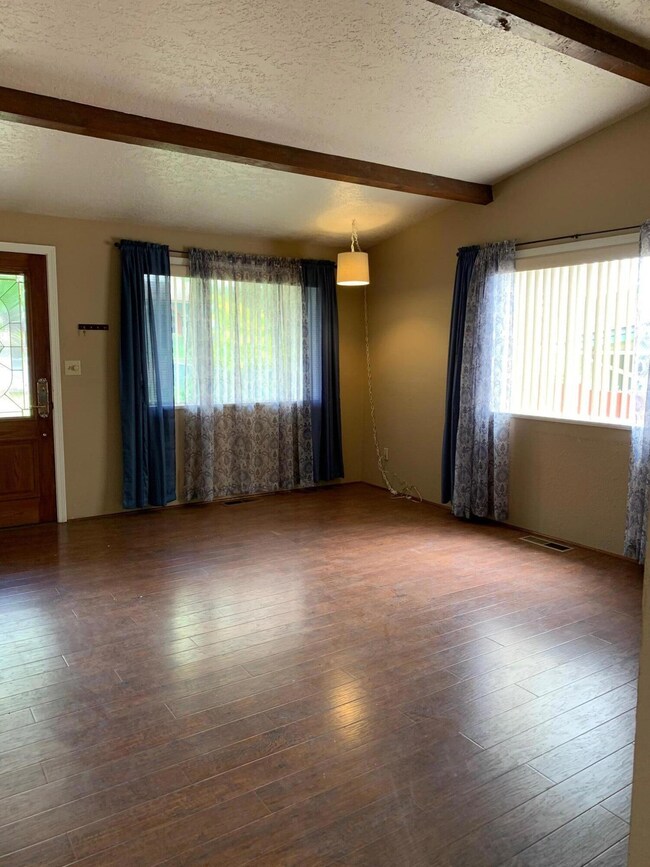 1936 Sargent Ave, Klamath Falls, OR 97601 - photo 4