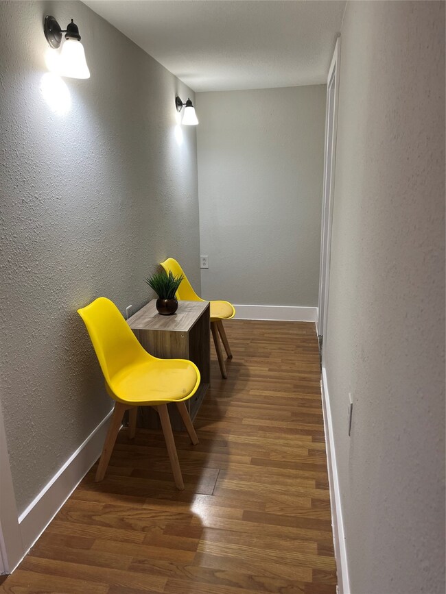 909 Woodcrest Dr, Houston, TX 77018 - photo 4