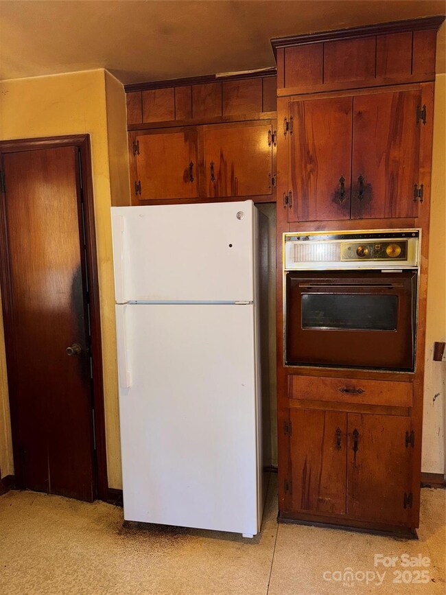 5046 Old Linville Rd, Marion, NC 28752 - photo 7