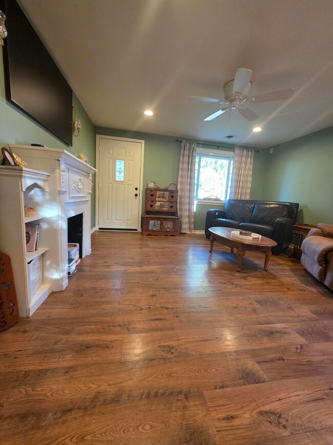 414 N Lindberg St, Griffith, IN 46319 - photo 4