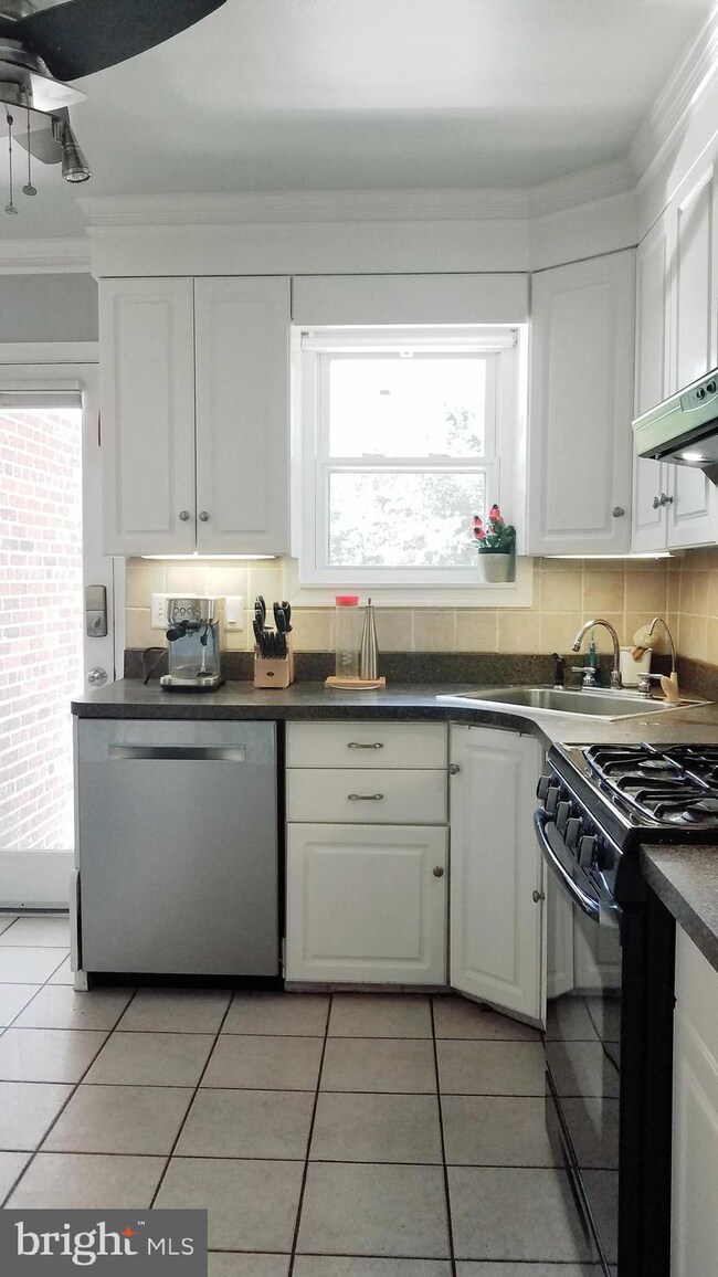 2208 Osborn Dr, Silver Spring, MD 20910 - photo 5