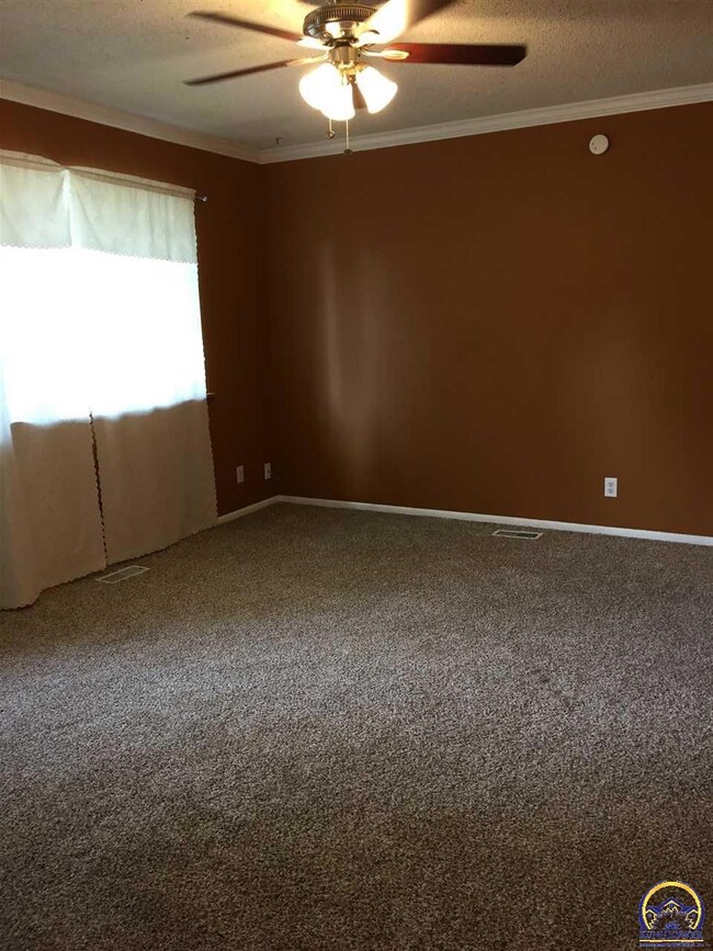 3314 SW Kiowa St, Topeka, KS 66614 - photo 5