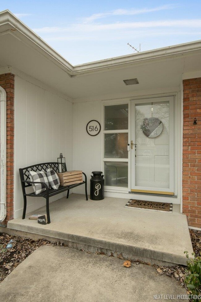 516 Meyer Ct, Aurora, IL 60506 - photo 4