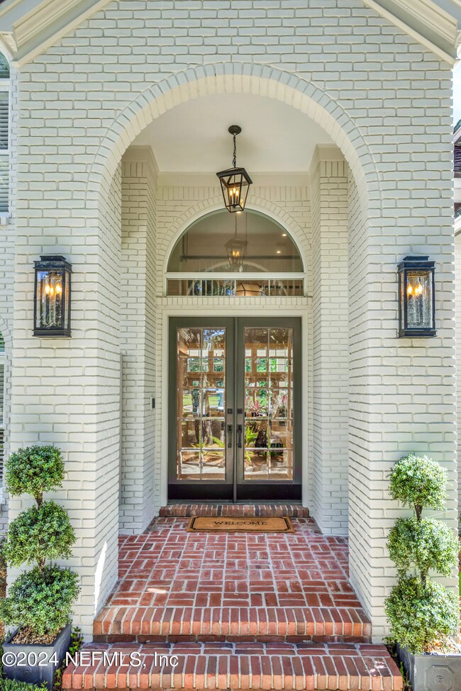 Elegant curb appeal