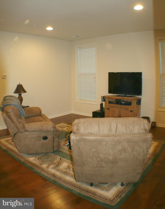 23493 Buckland Farm Terrace unit TOP TWO LEVELS, Ashburn, VA 20148 - photo 4