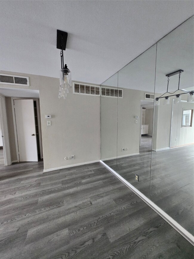 9550 Deering Dr unit 408, Houston, TX 77036 - photo 5