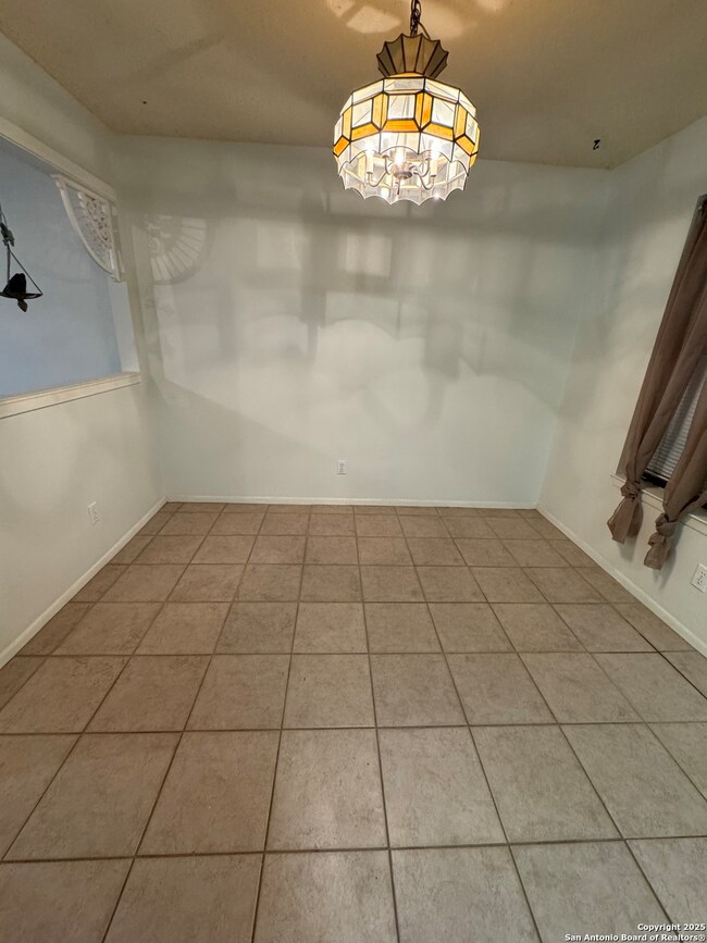 305 S Archer St unit B2, Beeville, TX 78102 - photo 3