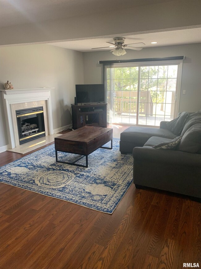 4577 N Thornhill Dr unit 102B, Peoria, IL 61615 - photo 2