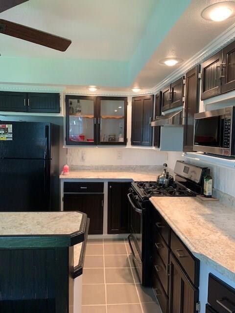 Kitchen with a lot of recessed lighting.
