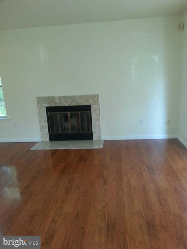 1520 Sherwood Ct, Hyattsville, MD 20785 - photo 5