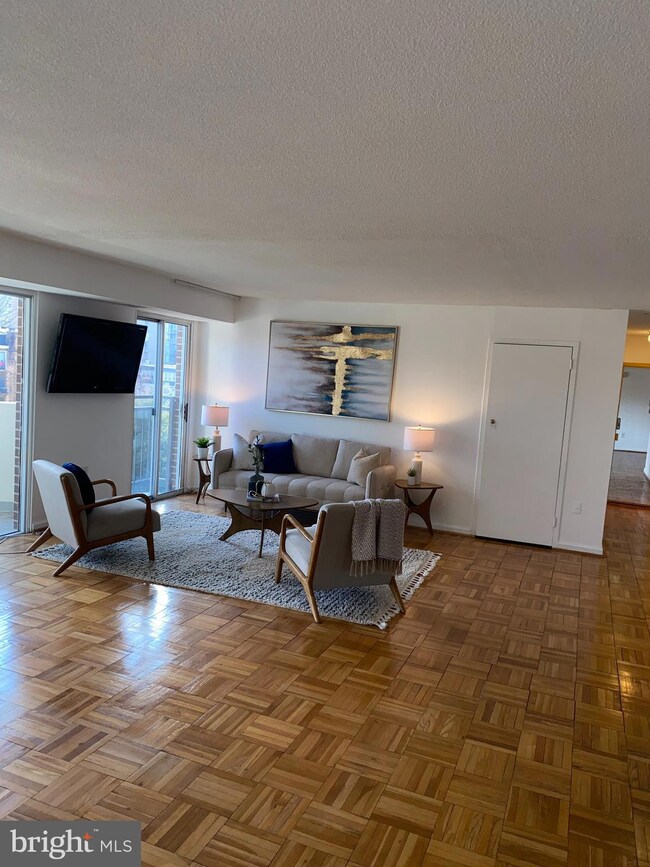 Town Square Towers unit 314, Washington, DC 20024 - photo 5