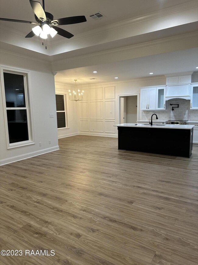 ;IVING/KITCHEN