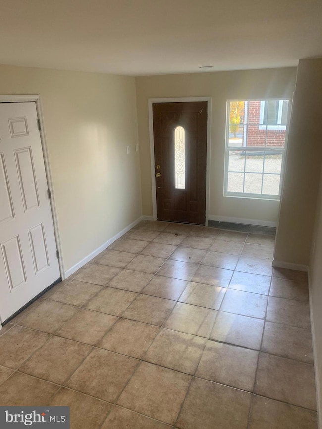 6417 Knollbrook Dr unit 2, Hyattsville, MD 20783 - photo 2