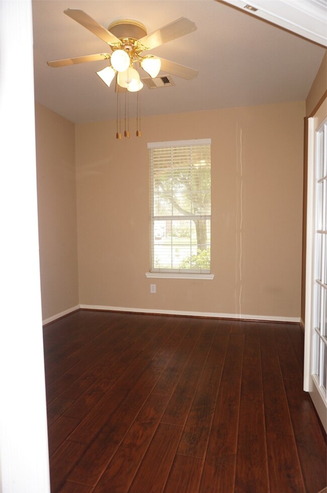 4101 Leisure Ln, Pearland, TX 77584 - photo 5