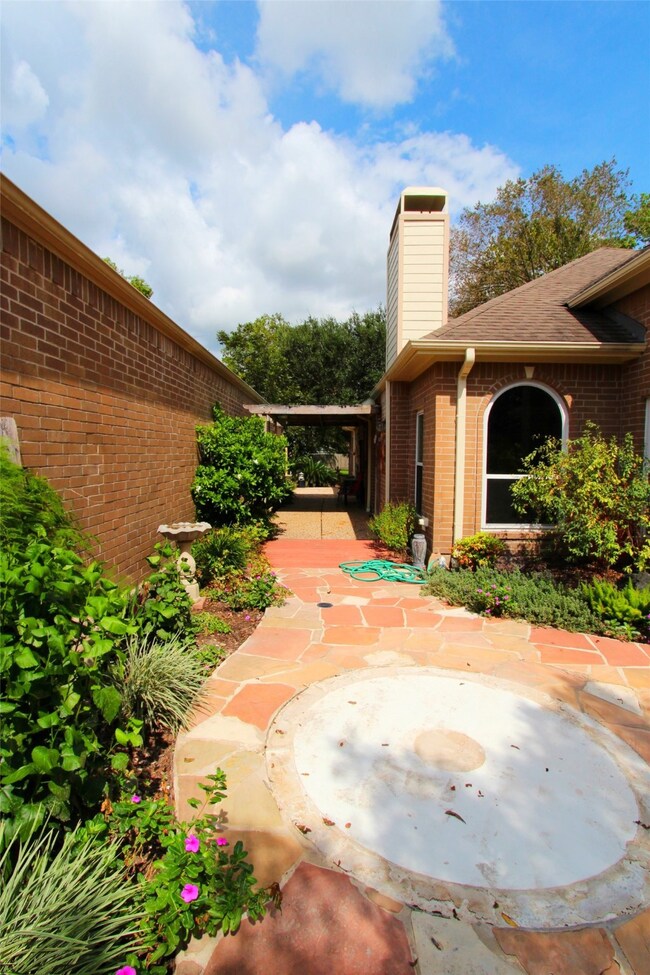 516 Towne Ct, Alvin, TX 77511 - photo 6