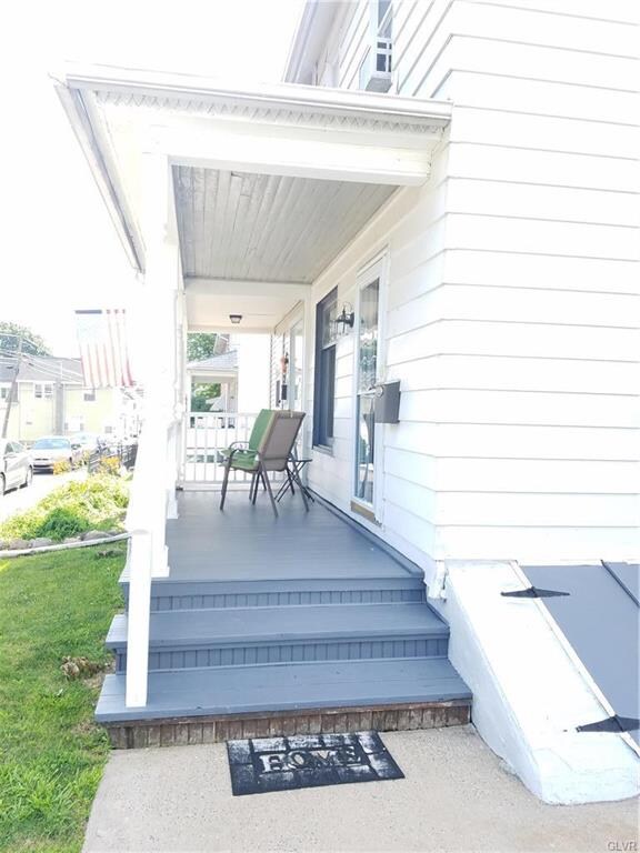 425 Pen Argyl St, Pen Argyl, PA 18072 - photo 3