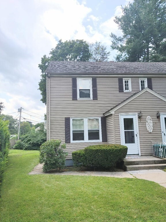 7 Brownell Cir, Worcester, MA 01602 - photo 2