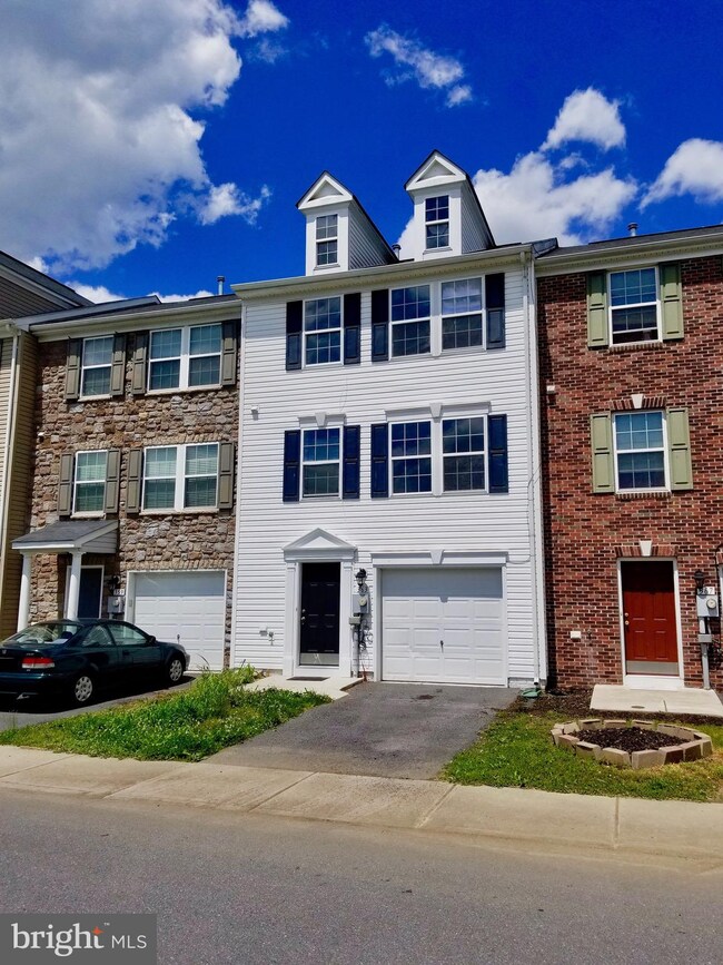 363 Scarboro Dr, Bunker Hill, WV 25413 - photo 2