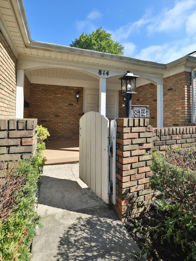 814 Meadowview Dr, Columbus, OH 43224 - photo 4