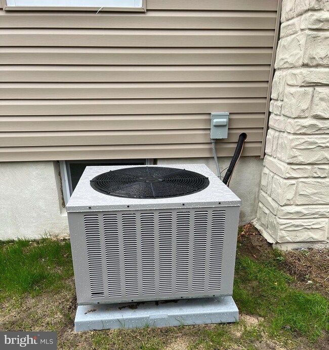 128 Tuckahoe Rd, Washington Township, NJ 08080 - photo 5