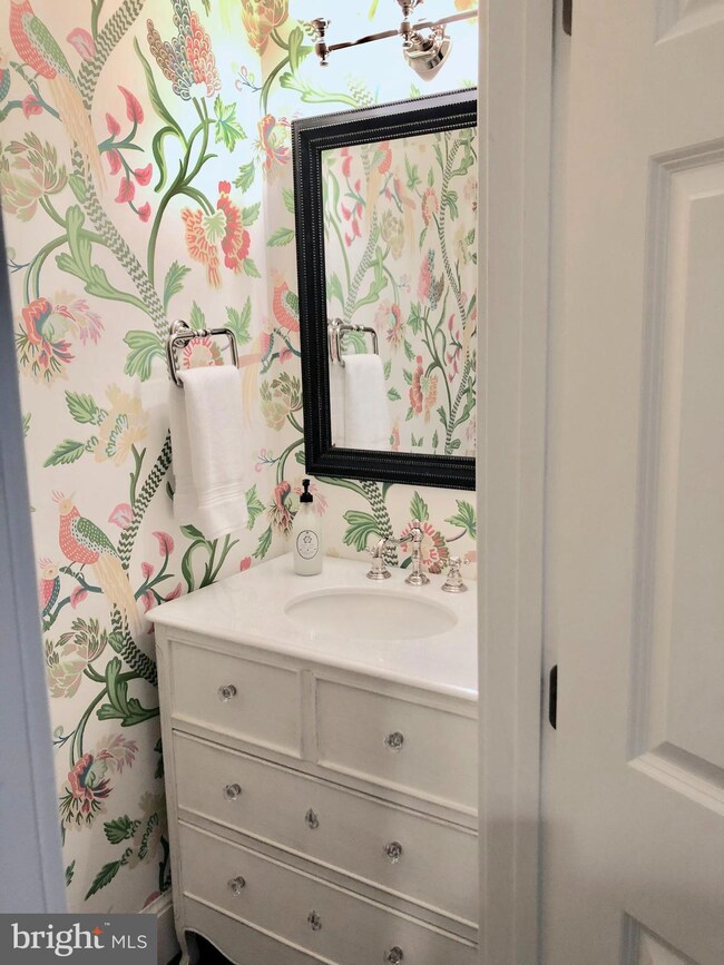 9453 Turnberry Dr, Potomac, MD 20854 - photo 6