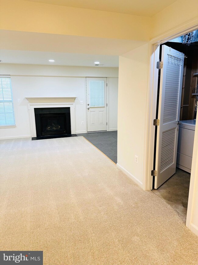 25278 Gothic Square, Chantilly, VA 20152 - photo 5