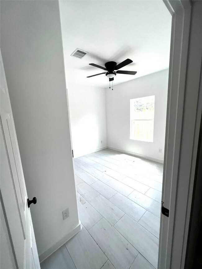 8110 Schneider St, Houston, TX 77093 - photo 6