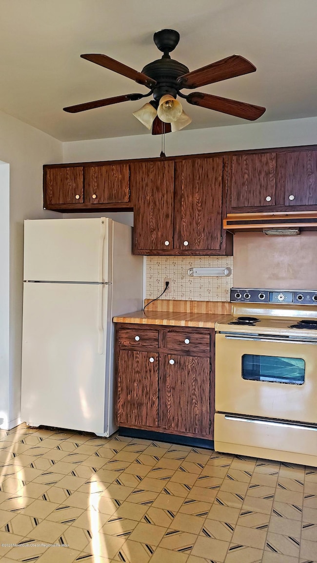 8 Greenmeadow Ln unit 72, Whiting, NJ 08759 - photo 6