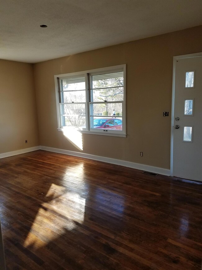 112 Crestview Cir, Shelbyville, TN 37160 - photo 6