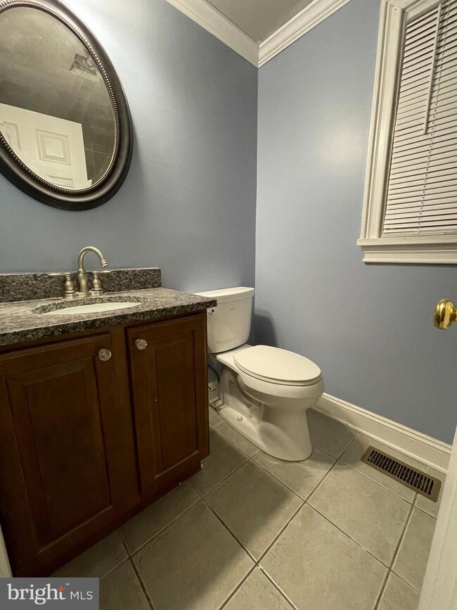 420 Sutherland Rd unit FIRST FLOOR, Ewing, NJ 08618 - photo 2