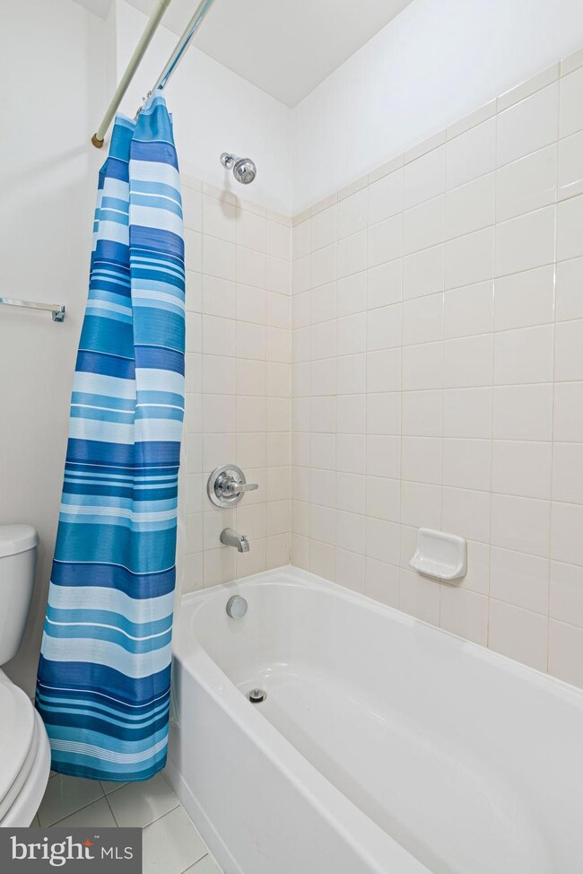 15635 John Diskin Cir, Woodbridge, VA 22191 - photo 6