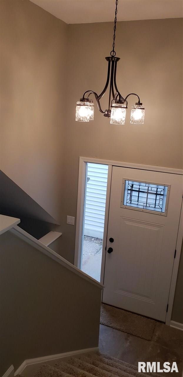 1702 Emerald Dr, Davenport, IA 52804 - photo 2