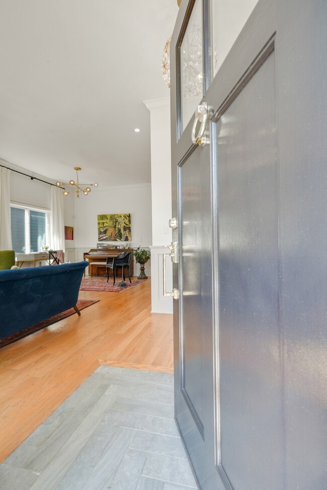 4614 S Champlain Ave, Chicago, IL 60653 - photo 2