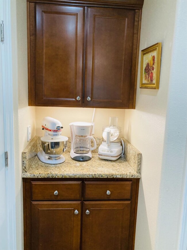 6825 E Fountain Way, Fresno, CA 93727 - photo 7