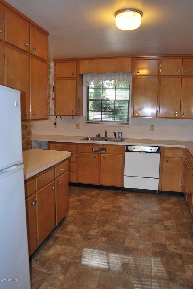 1662 Mount Vernon Dr, Jacksonville, FL 32210 - photo 6