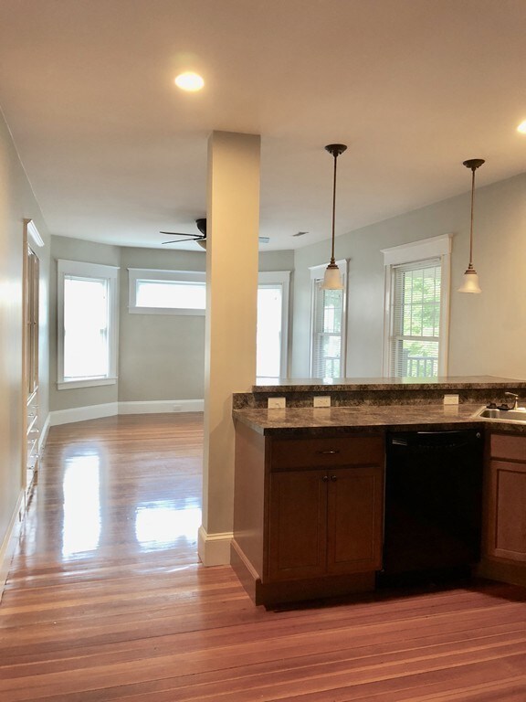 205 Hammond St unit 205, Waltham, MA 02451 - photo 4