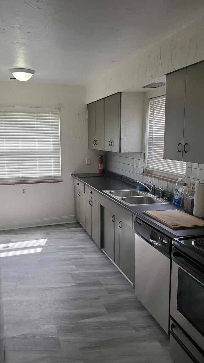 80 N Ashburton Rd, Columbus, OH 43213 - photo 7